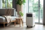 Un climatiseur mobile silencieux permet de rafraîchir votre pièce dans la tranquillité sans aucune nuisance sonore © Ahmed, Adobe Stock